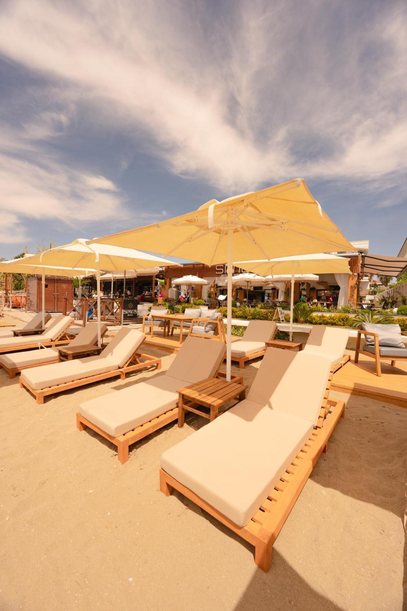 A Hotel Side Exterior foto